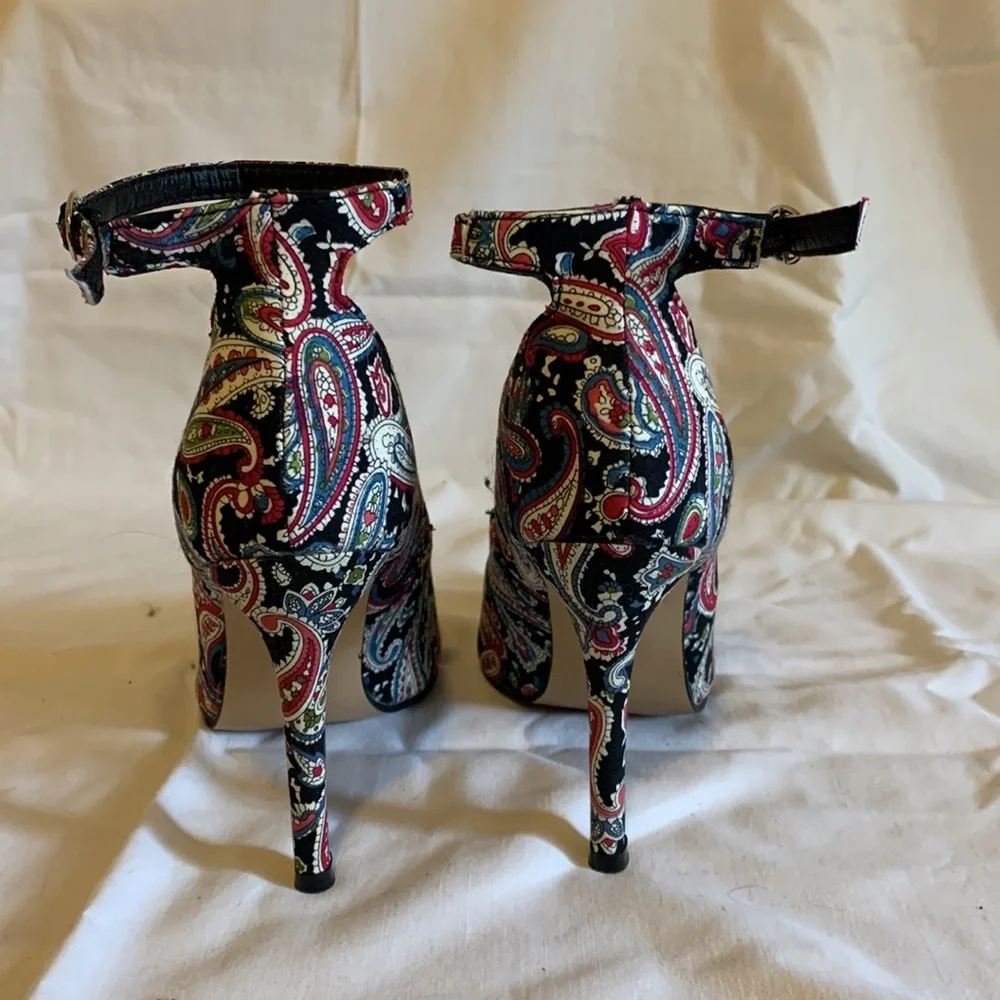 Peep toe fabric heels - Picture 3 of 4